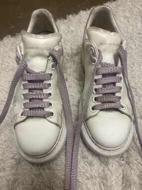 Alexander McQueen White Leather Sneakers with Lilac Laces